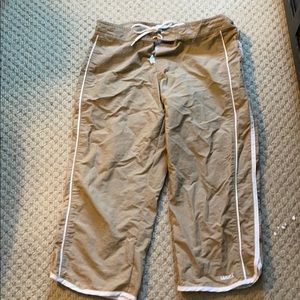 Cropped nylon pants !